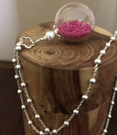 perle soufflée verre transparent micro perles rose vendu sans chaine